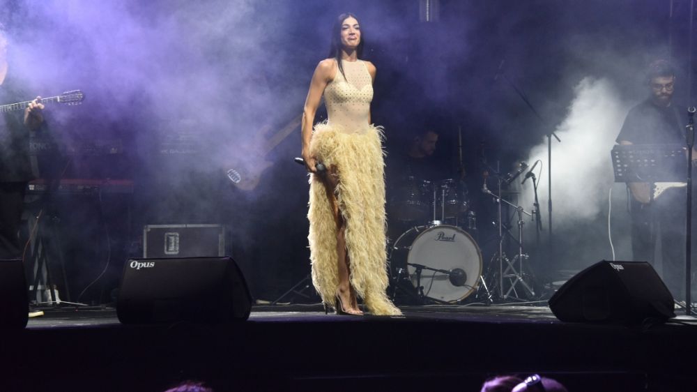 Ivi Adamou